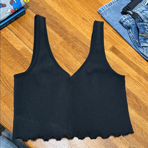 Black Ribbed Crop Top - Picture 2 of 3
